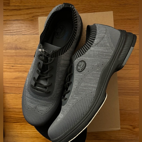 Linds bowling shoes - Picture 1 of 3